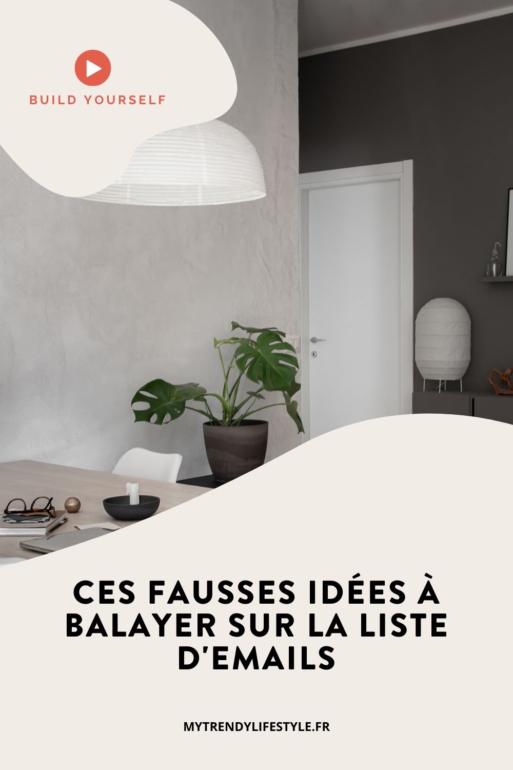 Il existe un grand nombre de fausses idées sur la newsletter et le marketing par email. Les fausses idées agissent contre nous, elles nous incitent à croire en des mensonges et nous empêchent de faire des choses qui pourraient en réalité être bonnes pour nous. Cela peut se transformer en une forme d’auto-sabotage. L’idée aujourd’hui est de briser toutes ces fausses idées pour les remplacer par des pratiques qui récompenseront non seulement votre travail et vos efforts, mais vous permettront de vous connecter plus profondément avec votre audience.