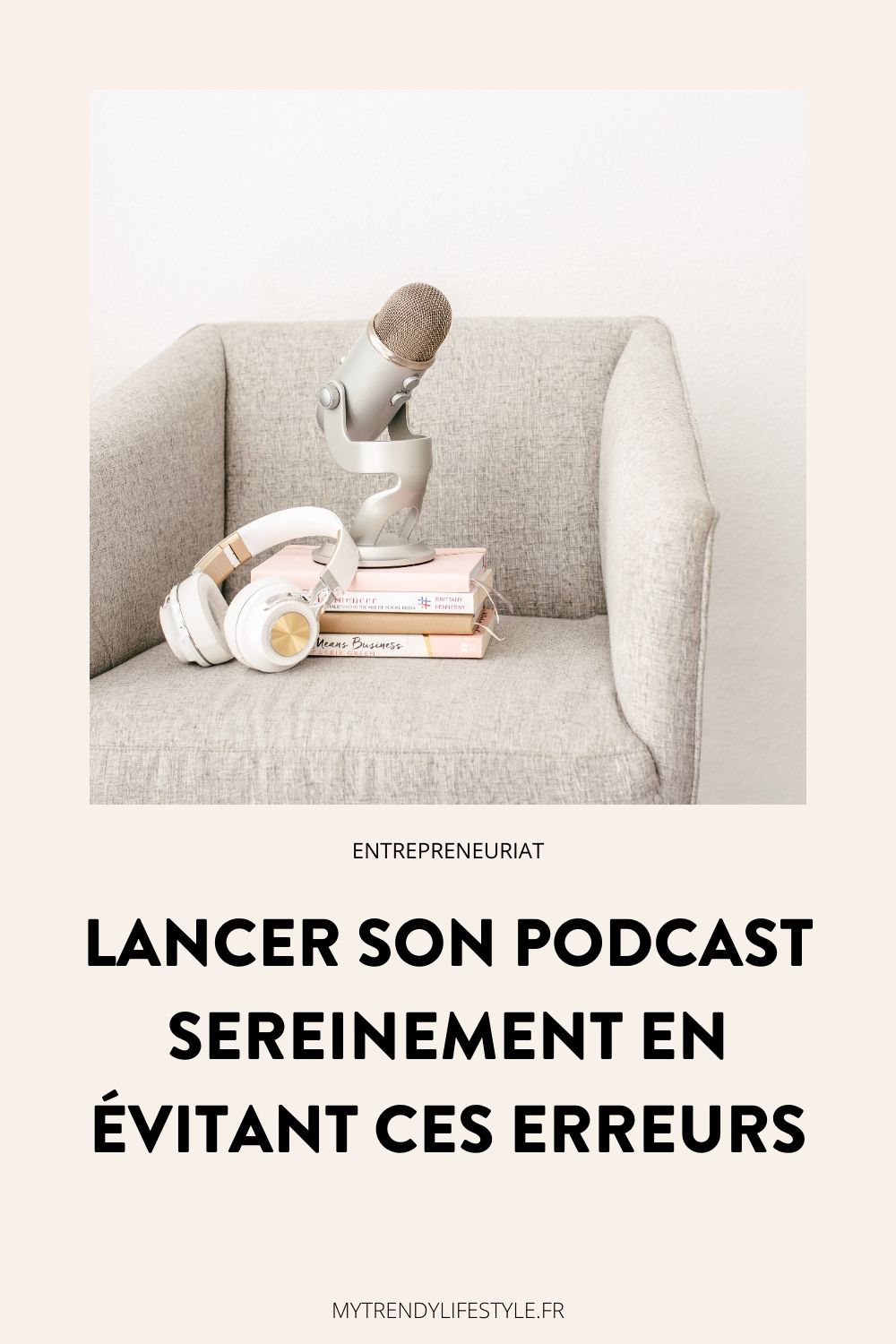 Comment lancer son podcast sur de bonnes bases et éviter les erreurs communes ? Je vous dévoile tout dans cet article. Cliquez sur le lien pour obtenir mon guide pratique pour vous lancer dans le podcasting.