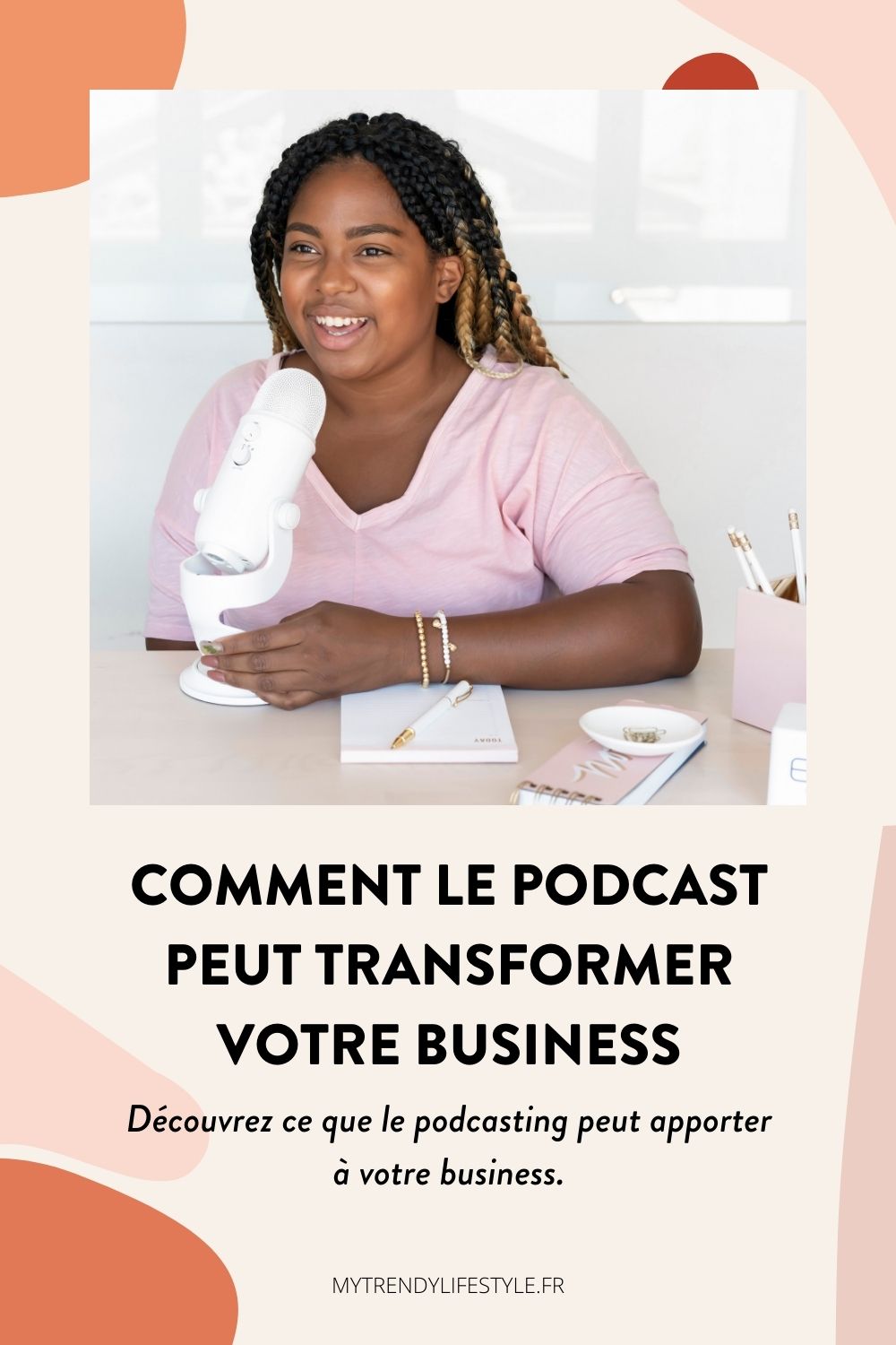 Cela fait maintenant bientôt deux ans que je me suis lancée dans l’aventure du podcasting et je ne regrette absolument pas de l’avoir fait. Bien au contraire ! Ce podcast a apporté beaucoup à mon business. Comme je vois que vous êtes plusieurs à vous demander si vous devriez vous lancer, qu’est-ce que cela vous apporterait etc. J'ai produis cet épisode qui vous explique tout!