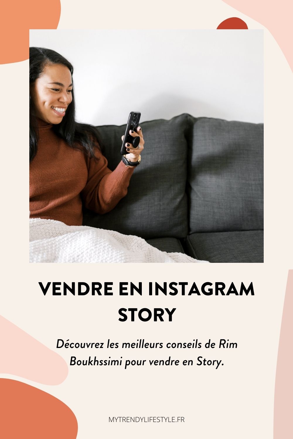 J’ai rejoint son programme Vendre en InstaStories en avril dernier afin de me “débloquer” face aux stories Instagram. Je ne savais pas quoi dire et n’était pas forcément à l’aise avec le fait de parler à mon téléphone et son programme m’a beaucoup aidé. J’ai commencé timidement, vu des retours, j’ai continué et aujourd’hui Instagram Story fait partie intégrante de mon business. J’ai donc proposé à Rim de venir échanger avec moi non seulement sur le sujet, mais aussi pour nous partager sa vision du business.