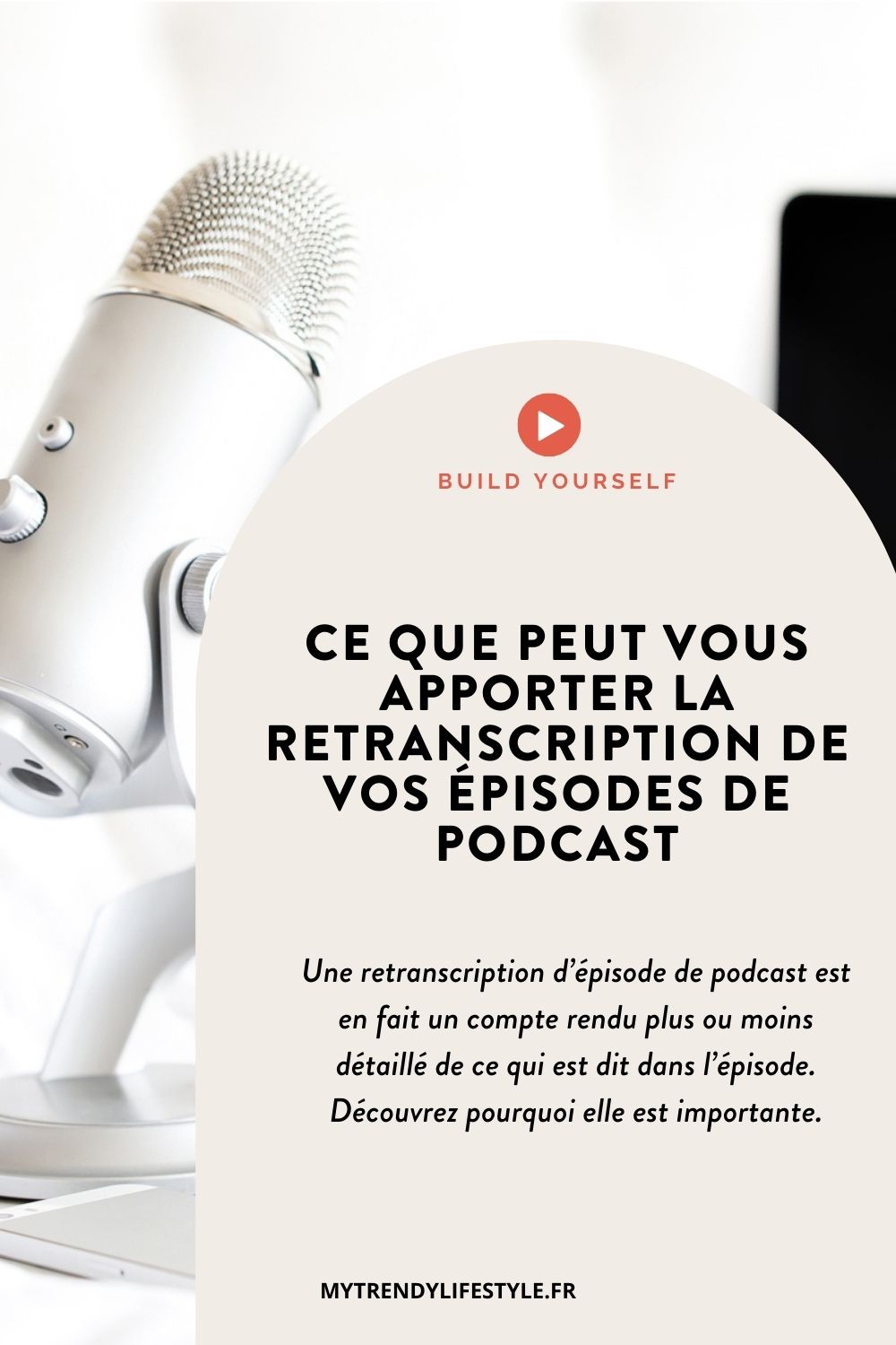 Une retranscription d’épisode de podcast est en fait un compte rendu plus ou moins détaillé de ce qui est dit dans l’épisode. En général on part du principe qu’en créant un podcast, notre contenu sera uniquement consommable de manière audio. J’ai moi-même créé un podcast parce que j’étais lassée du fait d’écrire des articles de blog. C’était très chronophage et plus très fun. Alors pourquoi créez une retranscription ? Tout simplement parce que cela représente de nombreux avantages que je vais vous lister aujourd’hui.