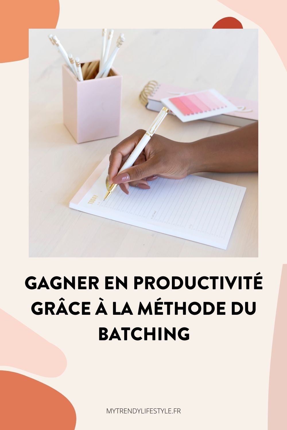 Cette méthode de travail, qui a littéralement changé ma façon de travailler, consiste à regrouper les tâches et à les effectuer par lot. Elle nous permet d’être plus productive parce qu’on ne fait pas de multi-tâche. Découvrez dans cet épisode de Build Yourself comment l'appliquer.