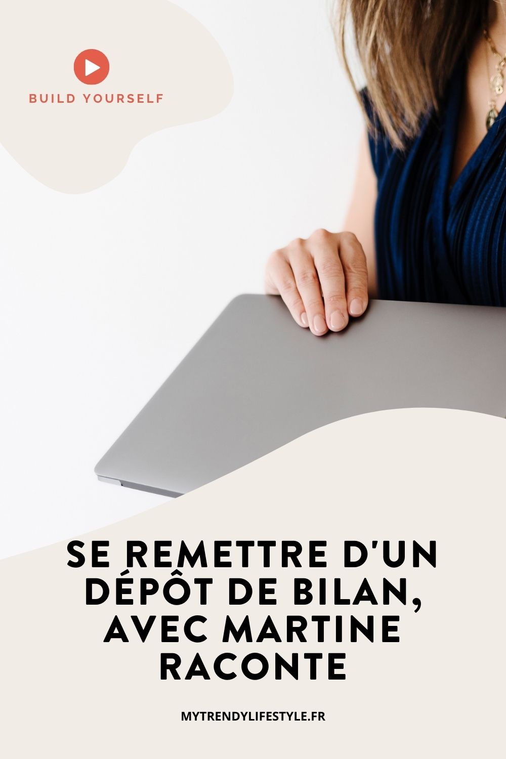 Marine nous raconte son parcours, son envie de lancer cette boutique pour faire de sa passion son métier, puis la difficulté avant de devoir baisser le rideau. Cet épisode est également un beau message d’espoir et de résilience. Après une pause de quelques mois elle a relancé une entreprise qui l’épanouie complètement et dans laquelle elle se sent bien.