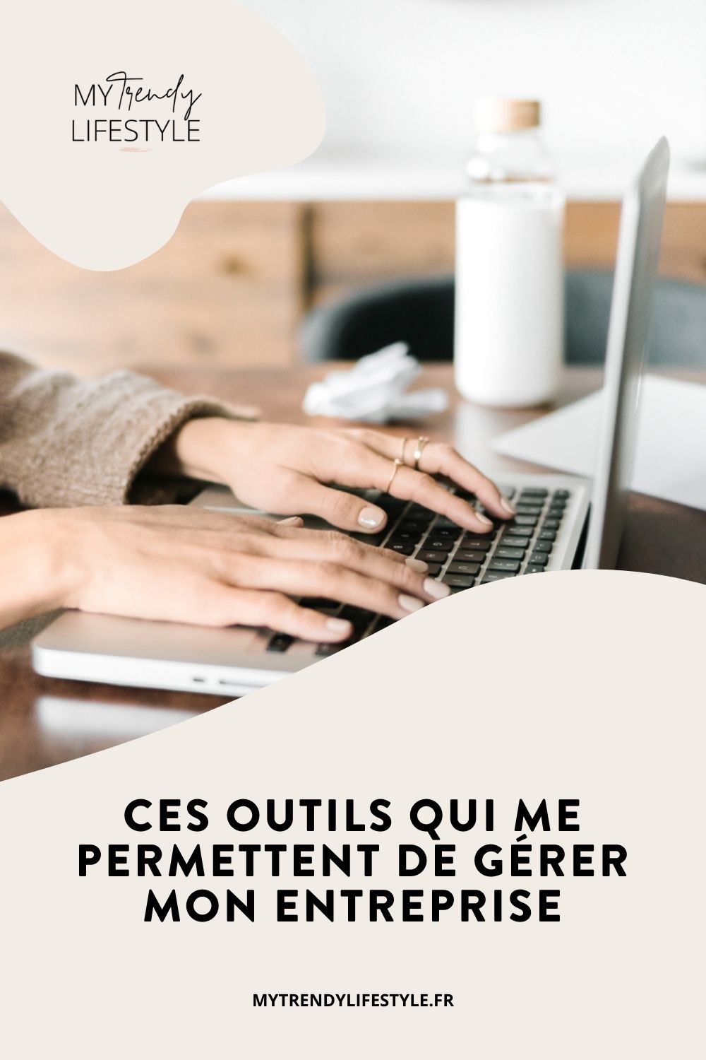 Être entrepreneure n’est pas évident parce que l’on gère énormément de casquettes et que l’équilibre vie professionnelle/vie privée peut être vraiment difficile à trouver. Au fur et à mesure que mon entreprise a évolué, j’ai testé plusieurs outils et fini par trouver plusieurs pépites qui facilitent mon travail et ma vie. Si vous vous êtes déjà demandé où héberger vos programmes, quelle plateforme de facturation utiliser ou encore quel outil d’organisation pourrait vous convenir, vous êtes au bon endroit.